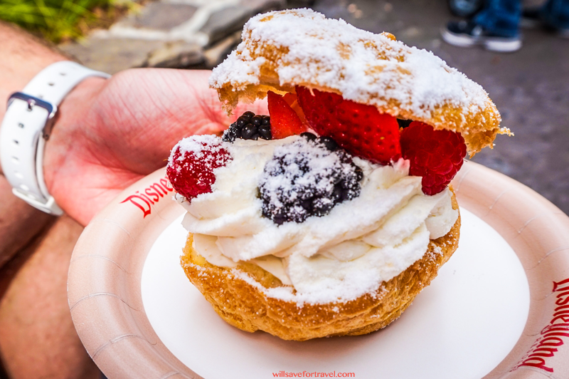 cream puff from Norway Epcot
