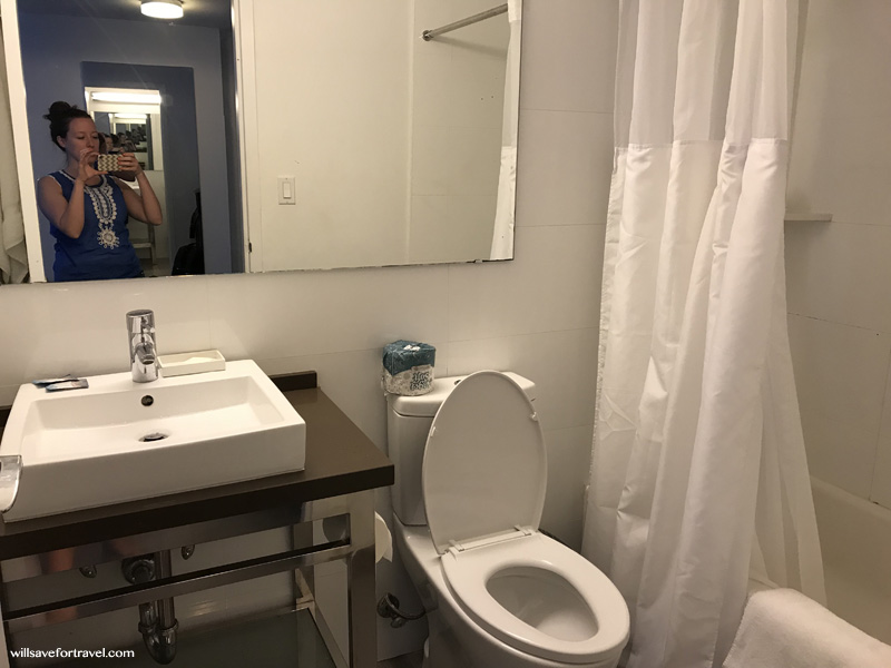 Hotel YVE Miami bathroom