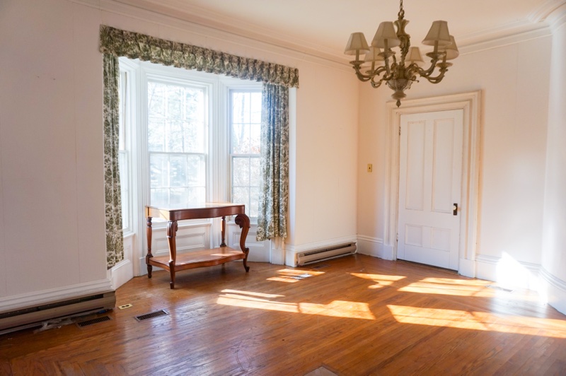 Sunny dining room with bump out windows